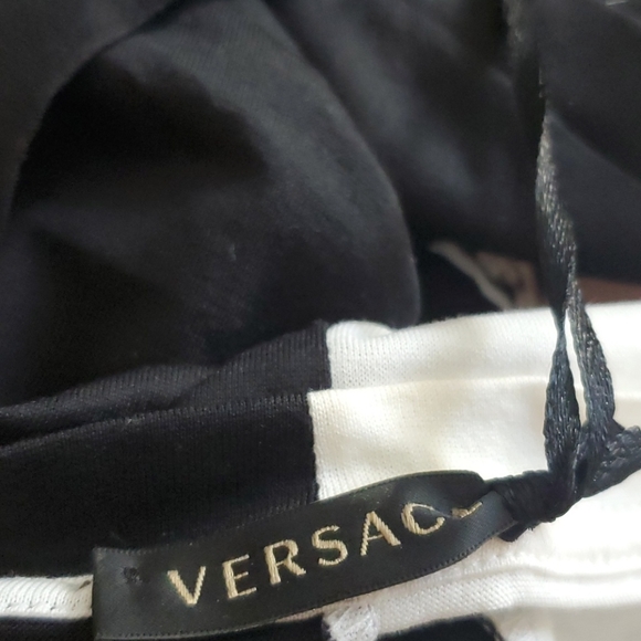Versace Contrast Colour Logo T-Shirt - Picture 8 of 16